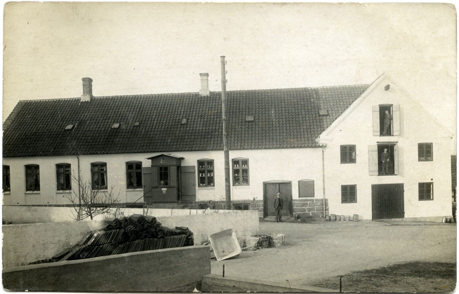 Aarsdale Brugs 1925. Foto tilhører Kurt Kjøller-Hansen og er gengivet i bogen